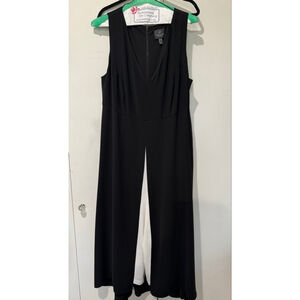 Women's Adrianna Papell Plus 18W Black and White sleeveless vneck Jumpsuit